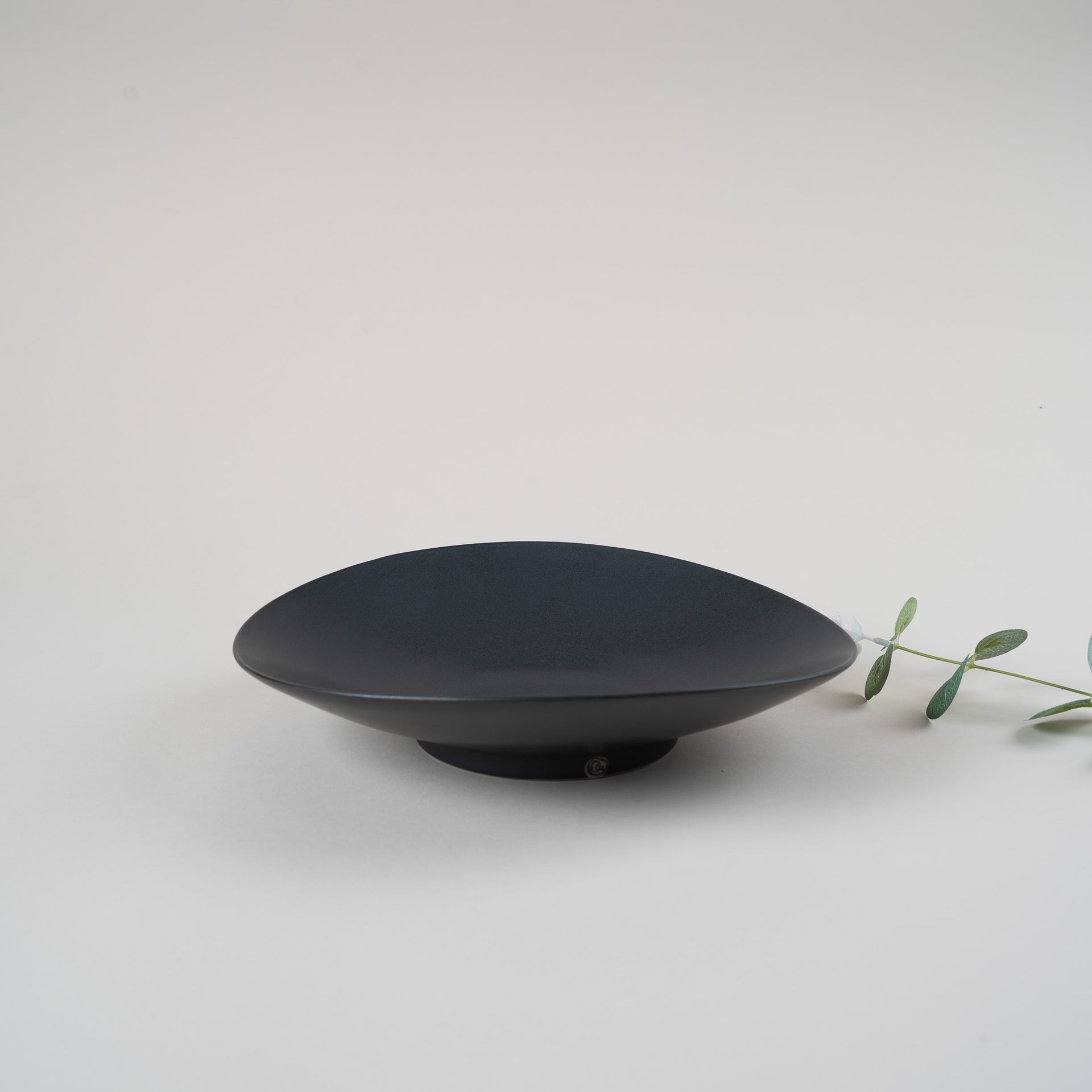 Asymmetrical Oval Pasta Wing Bowl Black 23cm