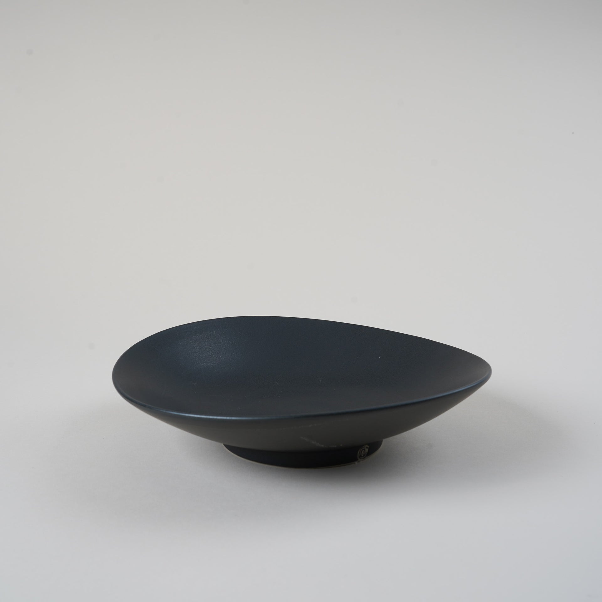 Asymmetrical Oval Pasta Wing Bowl Black 26cm