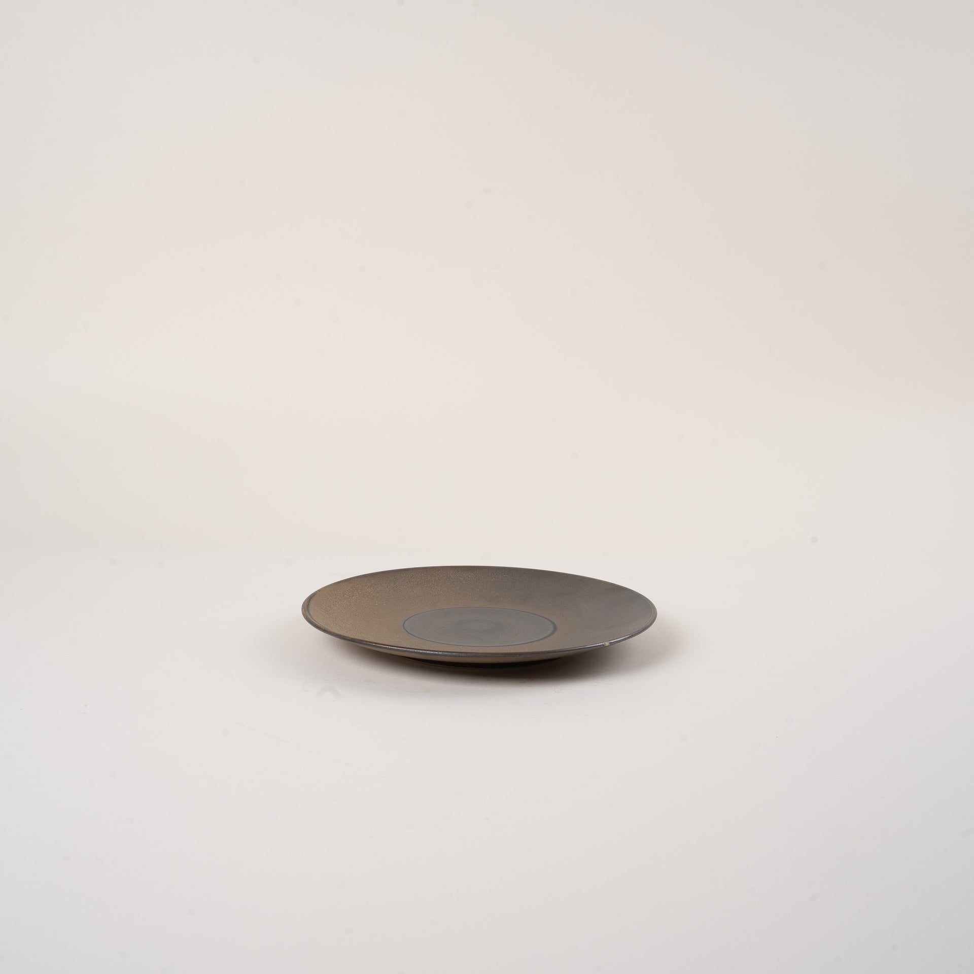 Gold Rim Round Plate 22cm
