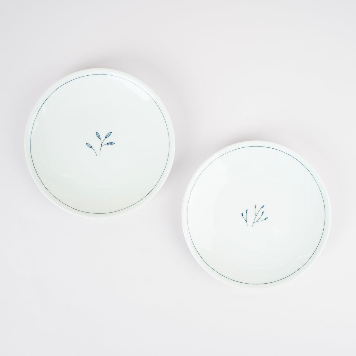 [ Jagisoui Bom ] Hand-Made Ceramic Blue & White Round  Plate 18cm