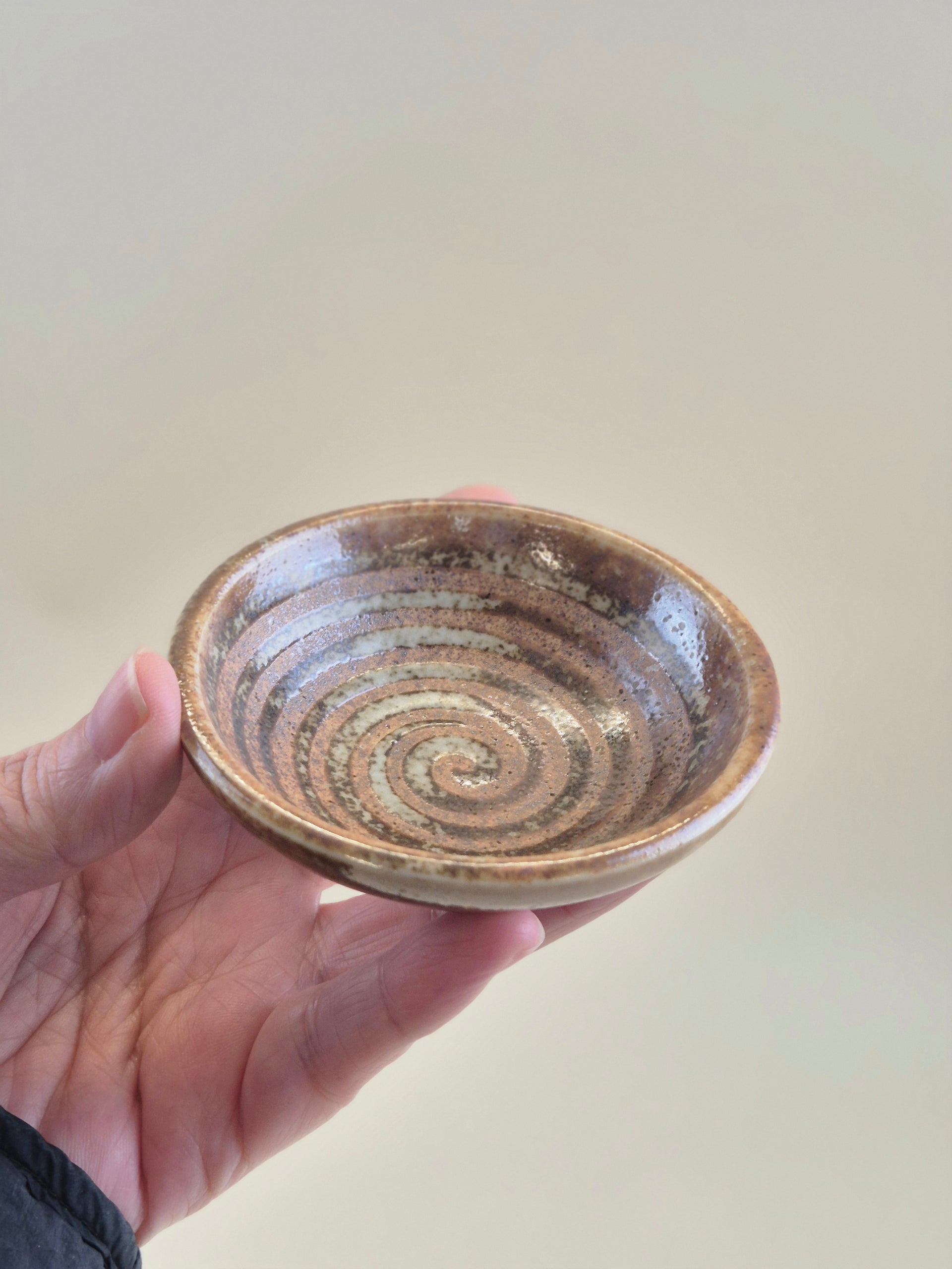 Saiki Swirl Brown Sauce Bowl 8.2cm