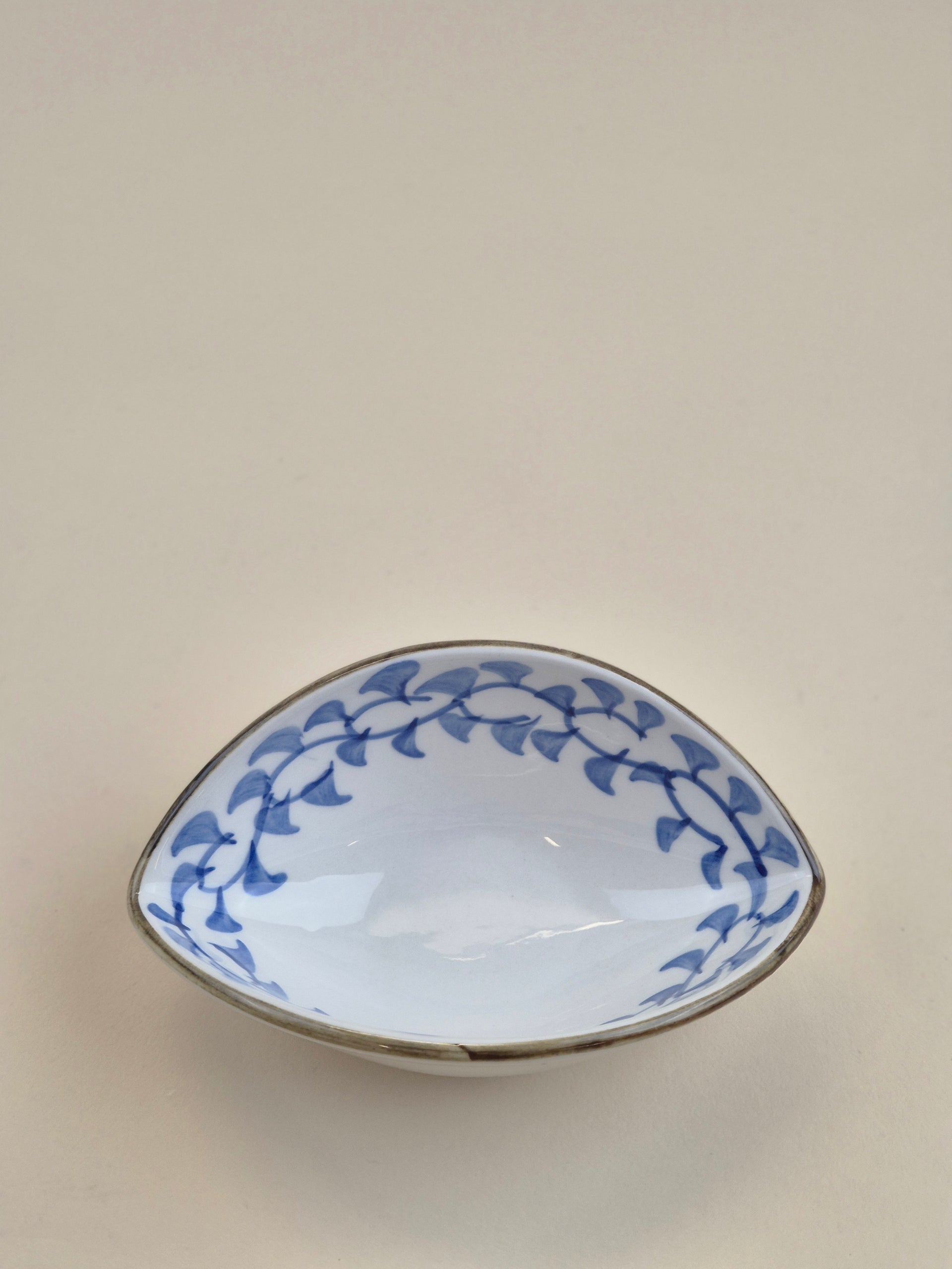 Chōhware Triangular Dessert Bowl 13 X 7.5 X 4.5 cm